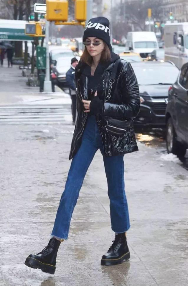 秋冬靴子搭配_馬丁靴穿搭技巧_切爾西靴配什么襪子