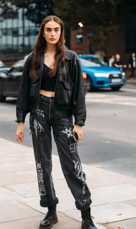 馬丁靴穿搭技巧_秋冬靴子搭配_切爾西靴配什么襪子