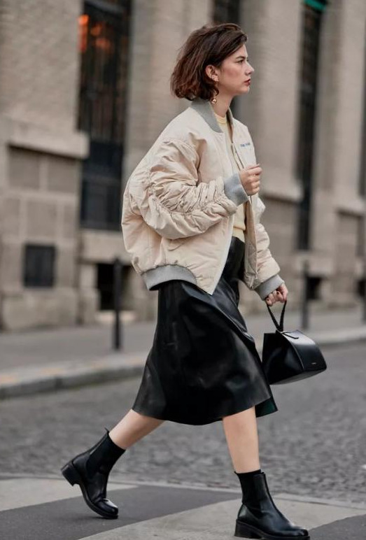 切爾西靴配什么襪子_秋冬靴子搭配_馬丁靴穿搭技巧