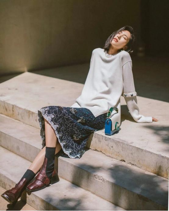 馬丁靴穿搭技巧_秋冬靴子搭配_切爾西靴配什么襪子