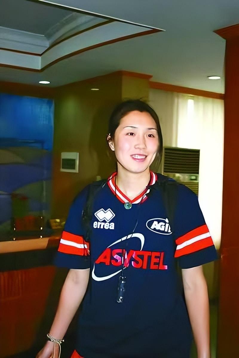 中國女排地位特殊！名將王麗娜退役轉(zhuǎn)型，40 歲生娃超幸福