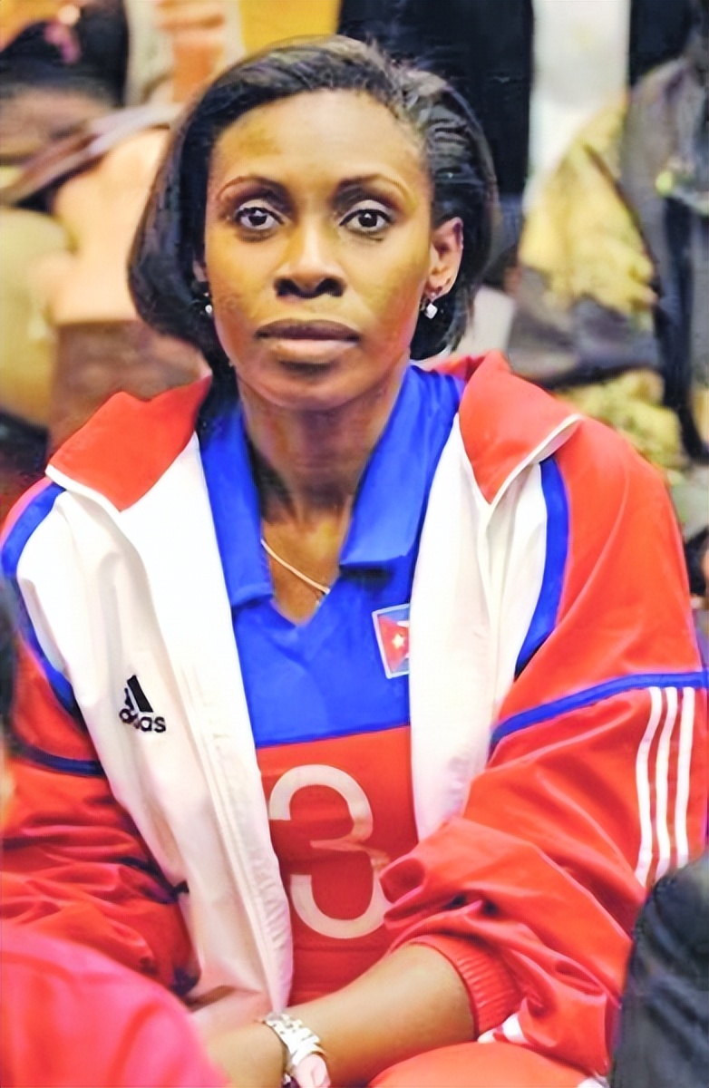 王麗娜 中國女排 雅典奧運會_女排王麗娜圖片