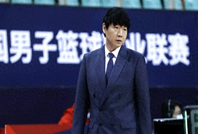 山東男籃險棋：放棄亨特，押寶威廉姆斯？新賽季外援策略深度解析