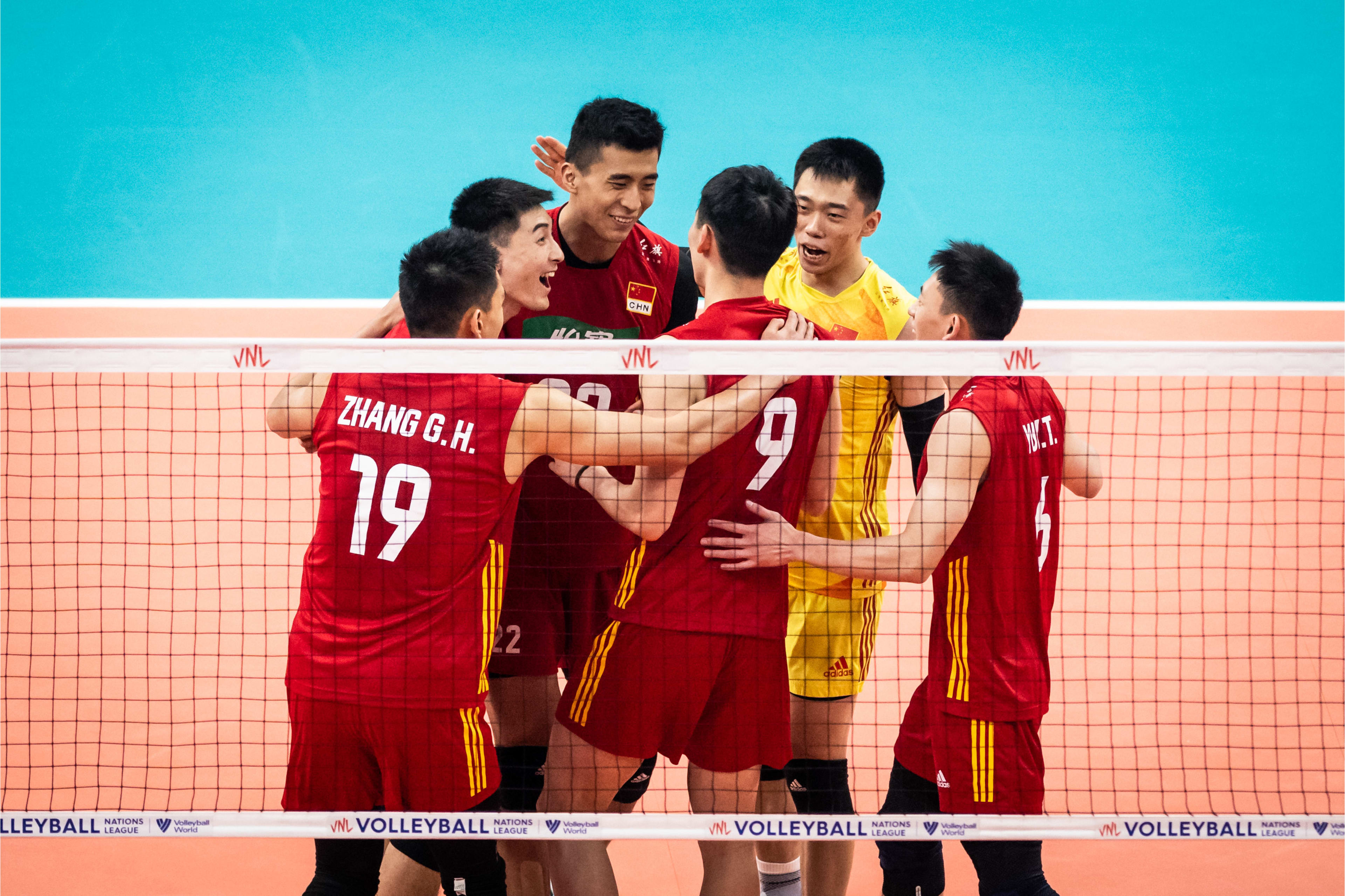 中國男排3-1逆轉(zhuǎn)保加利亞！于垚辰精妙組織建功，世界排名升至第13位